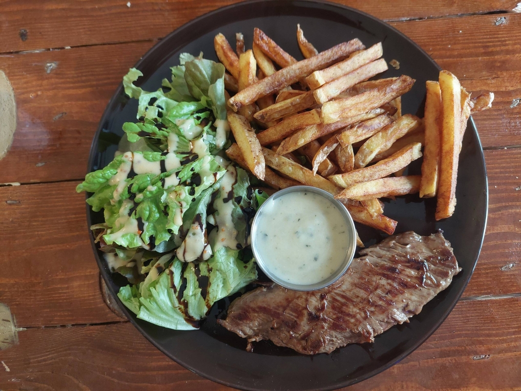 Le Restaurant - L'Agapanthe - restaurant SAINT-REMY-DE-CHARGNAT - meilleur restaurant SAINT-REMY-DE-CHARGNAT