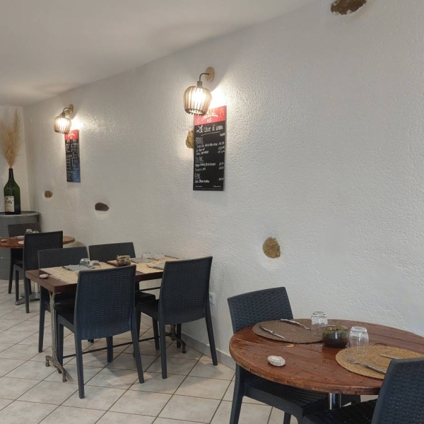 Le Restaurant - L'Agapanthe - restaurant SAINT-REMY-DE-CHARGNAT - Restaurant Sarpoil